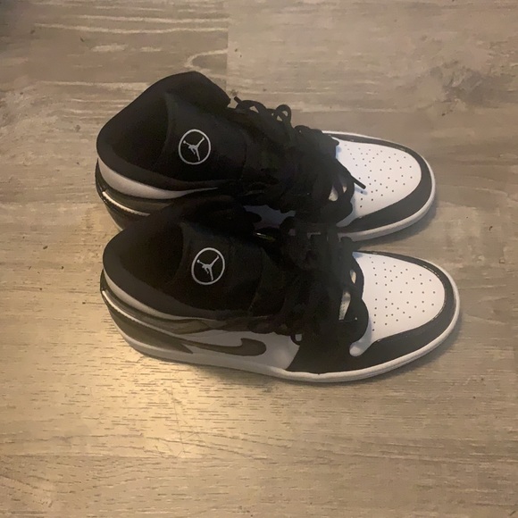 Jordan 1’s - Picture 3 of 4